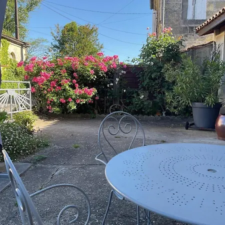 Charming Waterfront * Gauriac