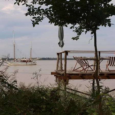 Charming Waterfront * Gauriac